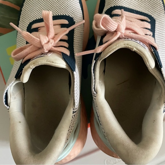 BOGO Kizik Athens Bahama Sneakers - Picture 6 of 10